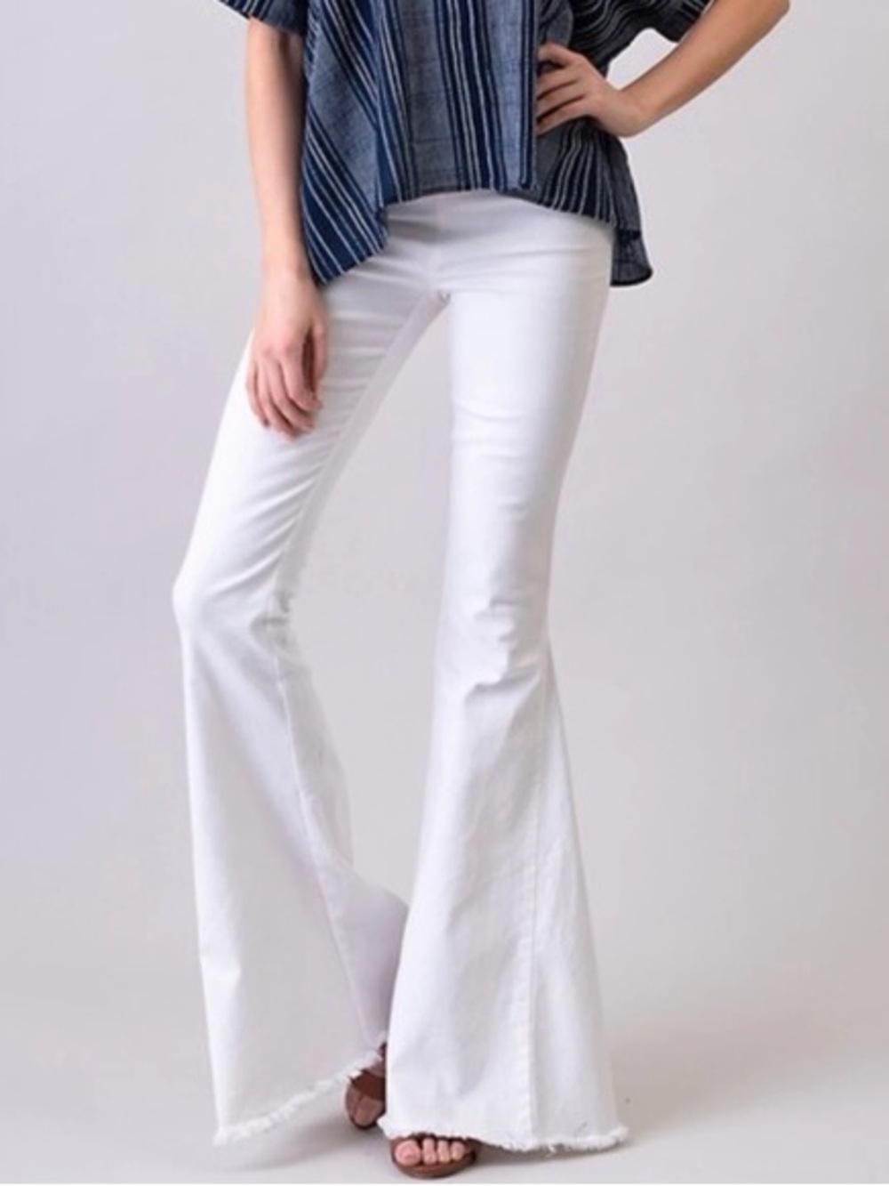 Newbury Kustom White Flare pull on Jeans - Wide Leg Small NWT
